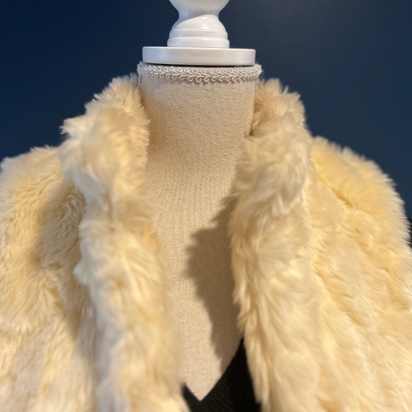 Faux Fur Vest - Picture 3 of 4
